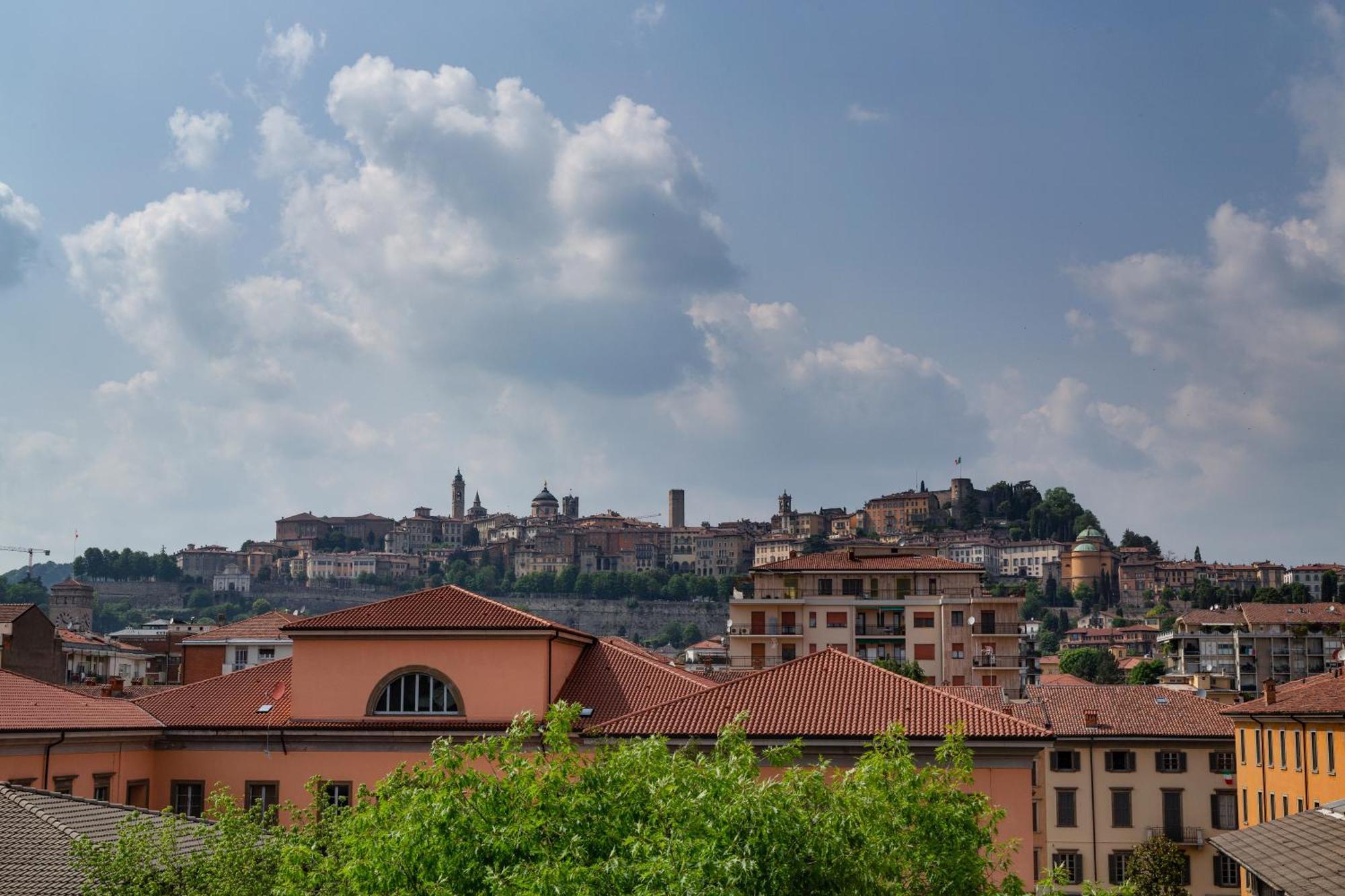 La Castellana Lägenhet Bergamo Exteriör bild