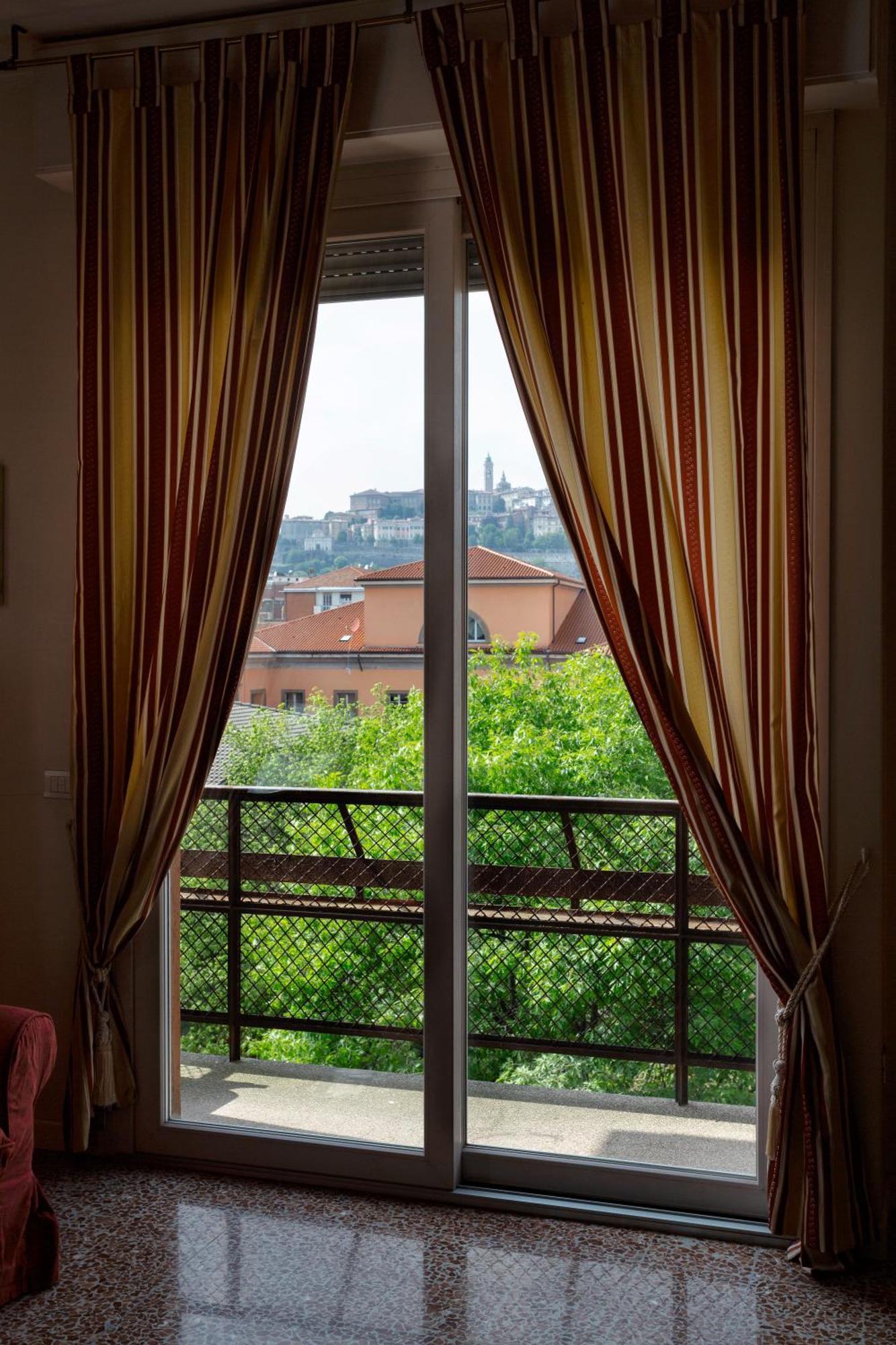 La Castellana Lägenhet Bergamo Exteriör bild